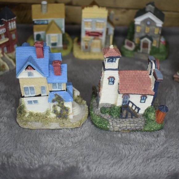 Vintage International Resourcing Services Inc. Miniature City Set - Picture 8 of 16